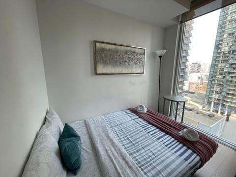 CN Tower Downtown Toronto Premier 1 Bedroom Condo