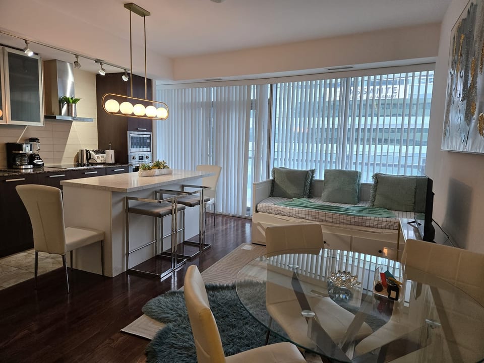 The Luxurious 3Bdr Condo Downtown Toronto CN Tower - Roseneath