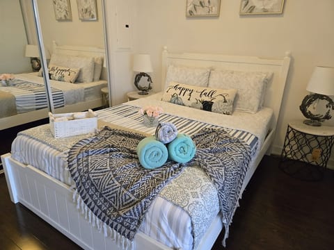 The Luxurious 3Bdr Condo Downtown Toronto CN Tower