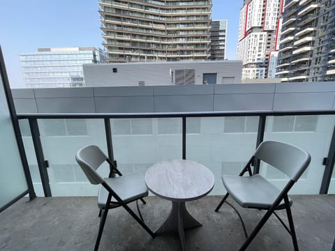Town Flats Premier Studio Downtown Toronto