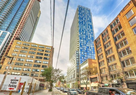 Town Flats Premier Studio Downtown Toronto