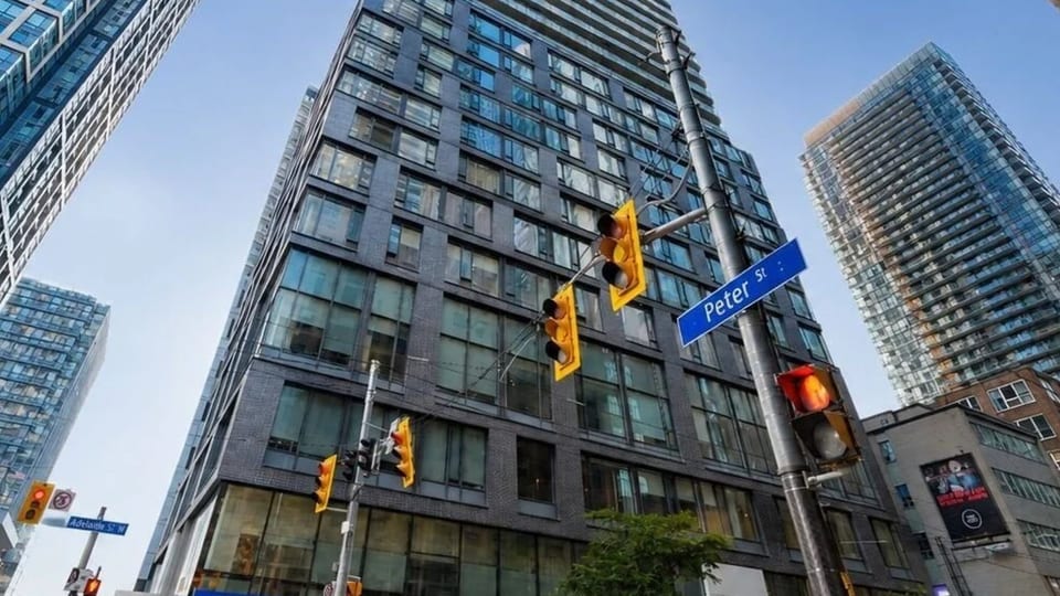 A Spacious self contained Studio Condo Downtown Toronto - Toronto