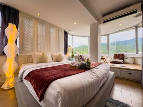Zen Apartment w/ Stunning Mountain Views