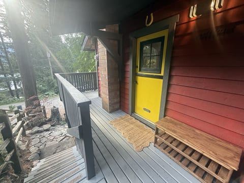 The Yellow Door Cottage | Classic Bowen Charm