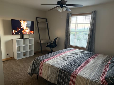 Spacious King Room/Bath + Kitchenette (upstairs)