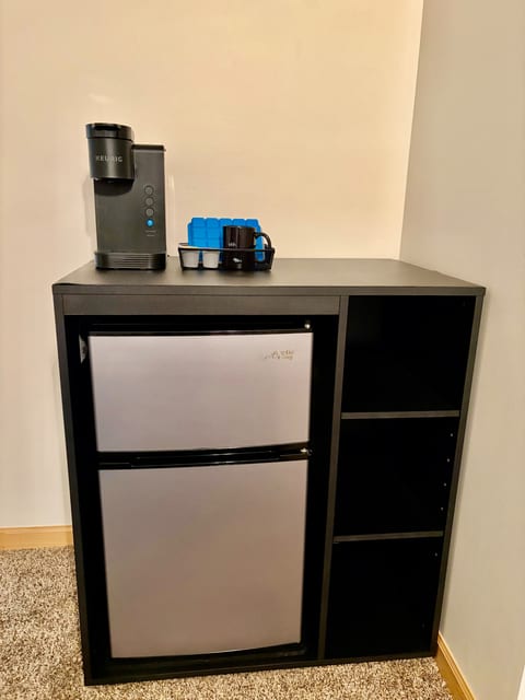 Spacious King Room/Bath + Kitchenette (upstairs)