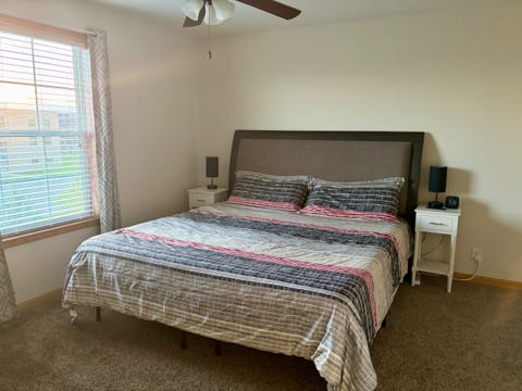 Spacious King Room/Bath + Kitchenette (upstairs)