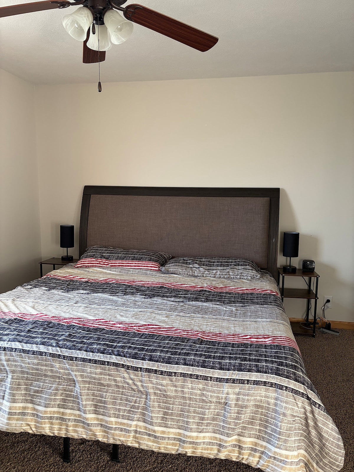 Spacious Jr Suite King Room/1Bath + Kitchenette image 1