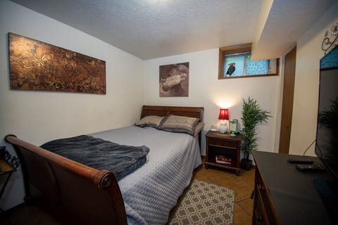 Rustic Retreat Dartagnan Room image 1
