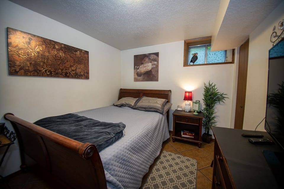 Rustic Retreat Dartagnan Room image 1