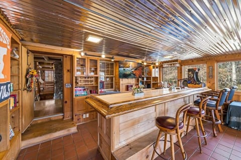 Log Cabin•Hottub•Sauna•16 acres•Near UTK, Smokies