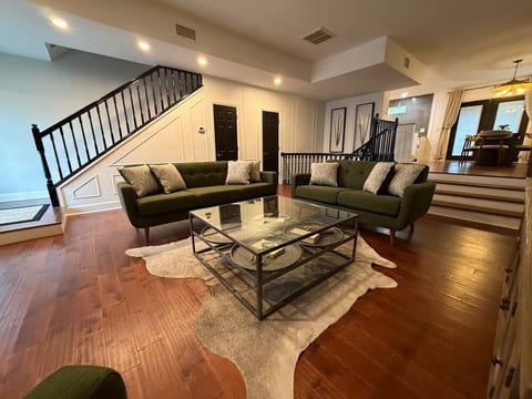 Davis Islands 3BR | Walk to Dining