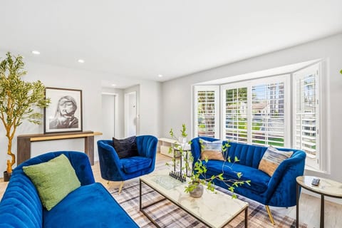 Toluca Lake 4BR•Walk to Universal•Yard•Ping Pong