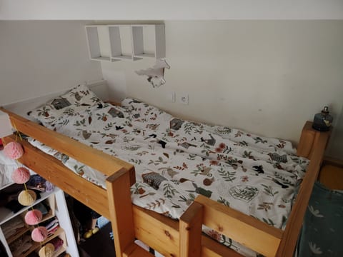Peaceful Family Home, Steps from Beach