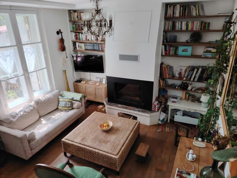 Peaceful Family Home, Steps from Beach