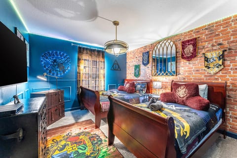 Star Wars and Harry Potter Villa with Pool -Hot Tub-Games