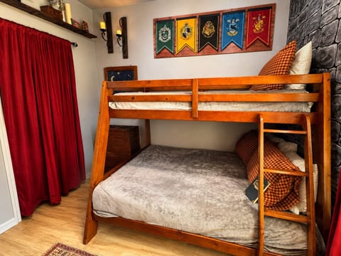 Pet-Friendly Villa w/ Wizard Room + New Kitchen