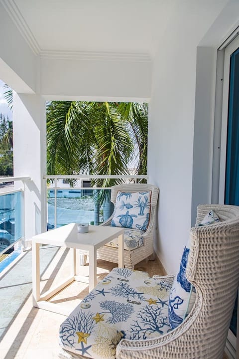 Beach Condo | 2 Pools | Electricity Included