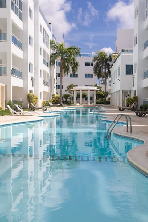 Beach Condo | 2 Pools | Electricity Included