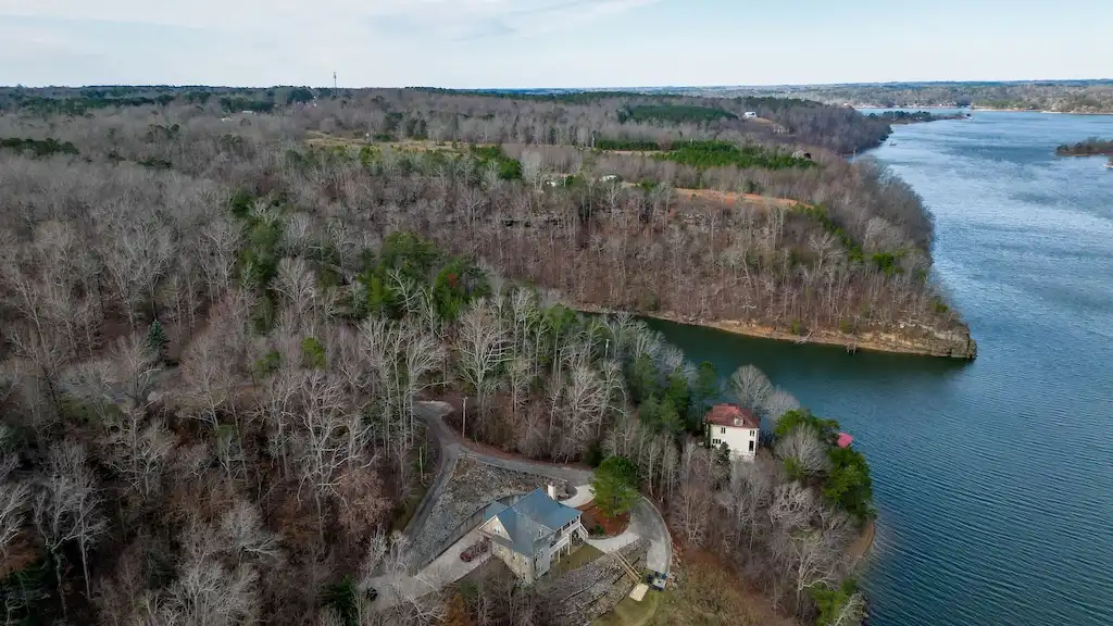 Very private home with stunning views in all directions - Clearwater Shores - Smith Lake, AL - Bremen