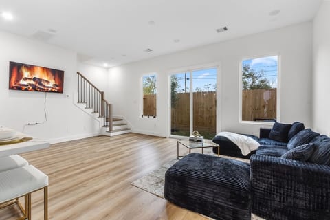 Modern 3BR w/ Private Baths & Garage | Downtown