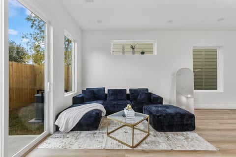 Modern 3BR w/ Private Baths & Garage | Downtown