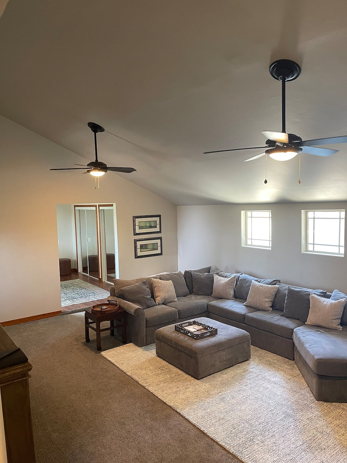 Family Room. Lounge on the large sectional. 65" Roku TV. Spacious South Hill View Home, Quiet Setting + Spa