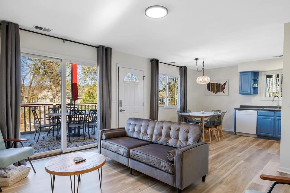 Living room in bottom unit with TV