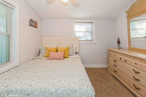 MTM Premier/Cozy 3 Bed/1 Full Bath
