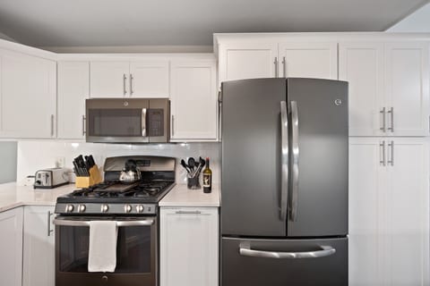 Fully equipped kitchen with modern appliances.