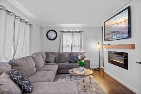 MTM Premier /7 Min. to Beach/Year Round Hot Tub