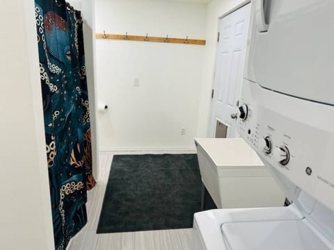 Soaking Bear Chalet • Hot Tub, Sauna & Lake Access