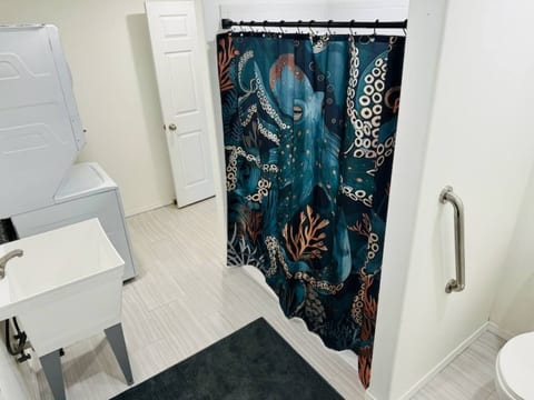 Soaking Bear Chalet • Hot Tub, Sauna & Lake Access