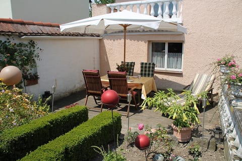 ... und die große Terrasse kann gerne auch genutzt werden...