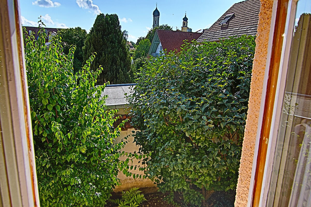 ... overlooking the countryside ...