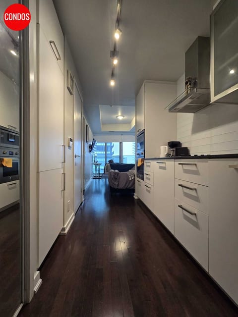 Booked Direct - Luxe Studio Downtown Toronto Core 40th + Floor