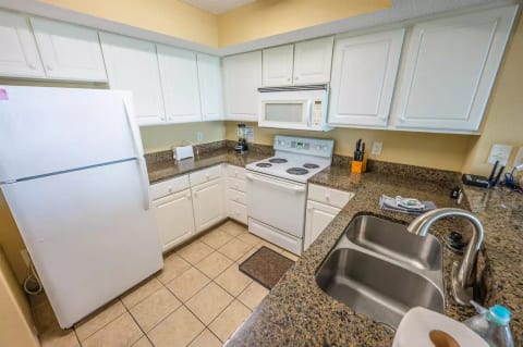 Fully Equipped Kitchen!
