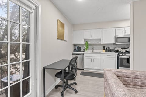 Walk to UT*parking*West Campus*Close to Downtown