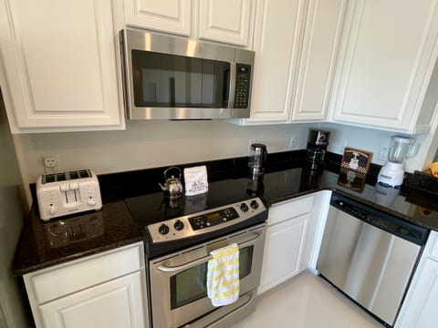 NEW LISTING-Disney Sunsets-Updated 6 Bedroom House