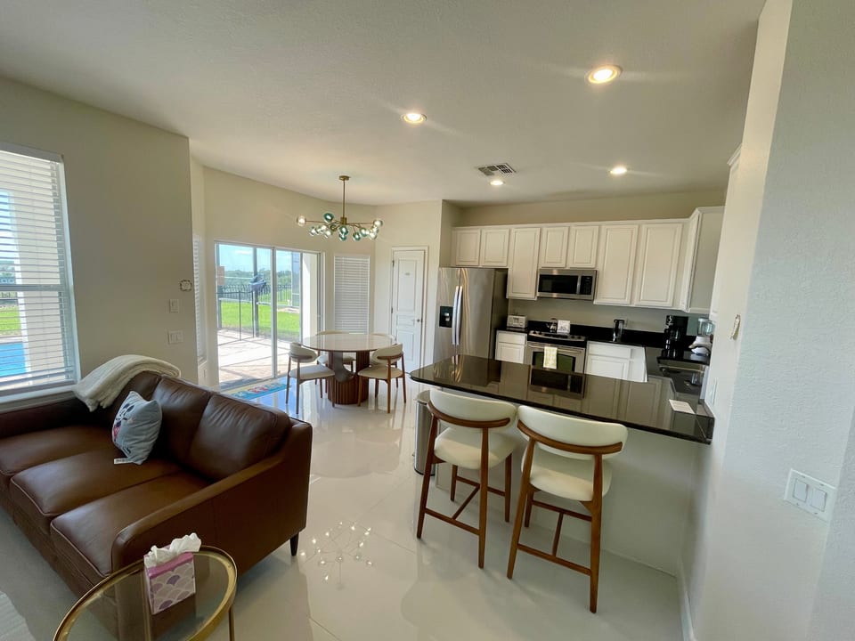 NEW LISTING-Disney Sunsets-Updated 6 Bedroom House - Kissimmee