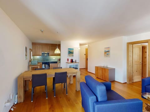 Apartment Arsa 28 - Stilvolle Wohnung mit Seeblick in Silvaplana