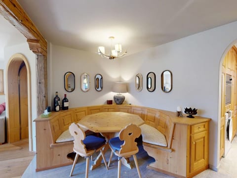 Apartment Üerts - Hochwertige Wohnung mit Balkon und Aussicht in Champfèr