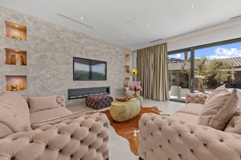 Villa Kim - Unit 377781-13