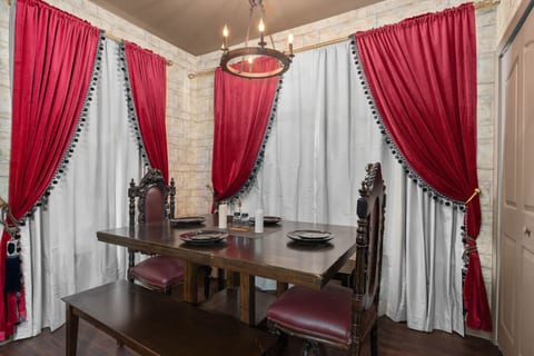 Harry's Hangout