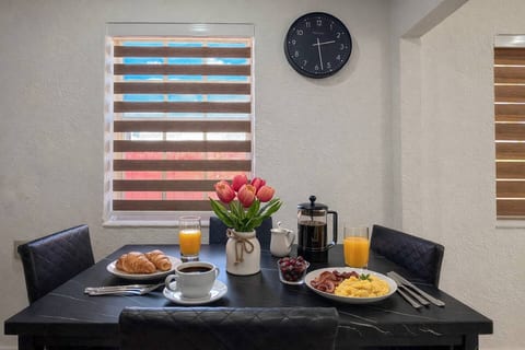 What’s your ideal morning like? Start your day with a touch of elegance
Natural light, thoughtful details, and a cozy atmosphere create the perfect setting to begin your day
