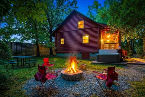 2 Cabins•HotTubs•16 acres•Near UTK & Smokies•Pets