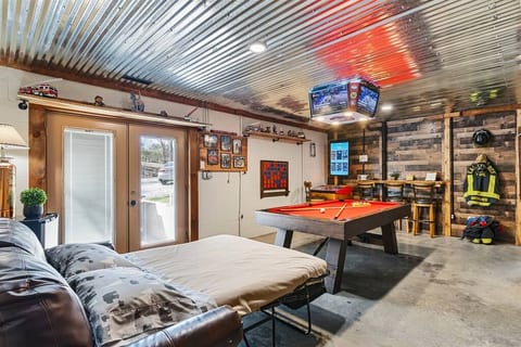 2 Cabins•HotTubs•16 acres•Near UTK & Smokies•Pets