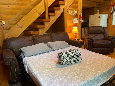2 Cabins•HotTubs•16 acres•Near UTK & Smokies•Pets
