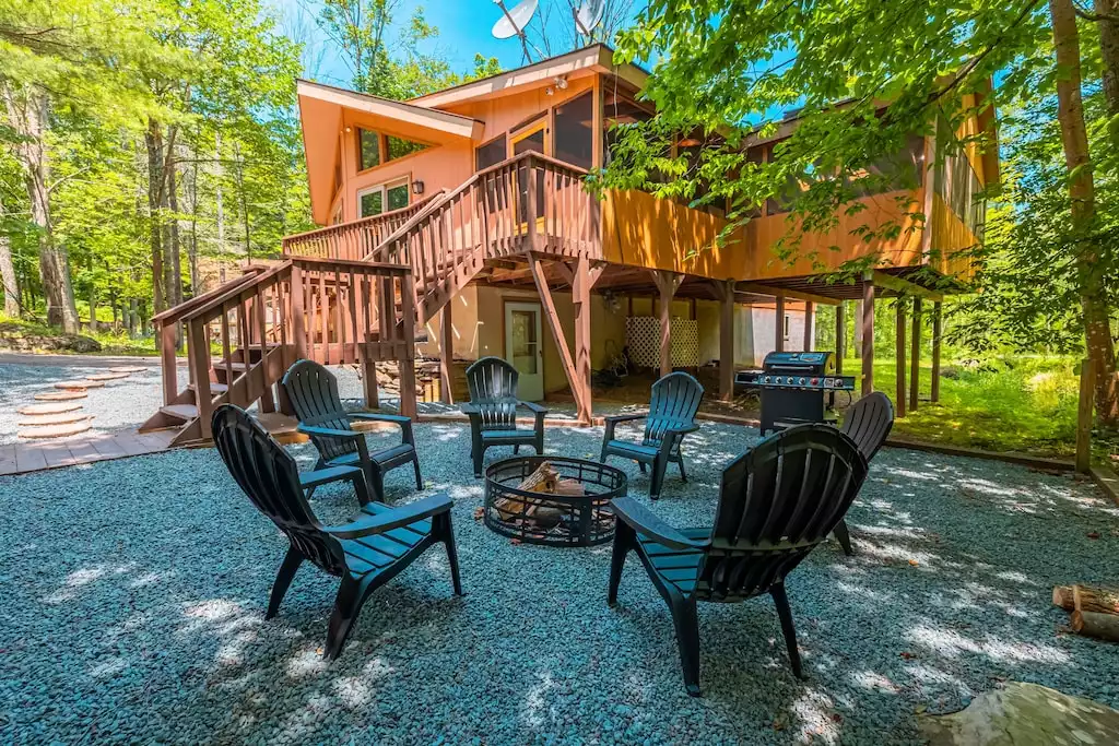 Creekside Chalet - Lake Ariel Creekside Chalet - Lake Ariel