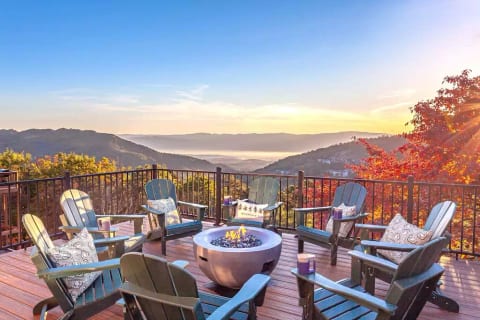 Expansive Trex deck provides an awesome location to relax with family and friends while enjoying the amazing views!